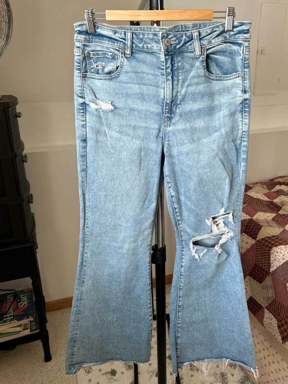American Eagle Super High Rise Flare Jeans 14 Short
